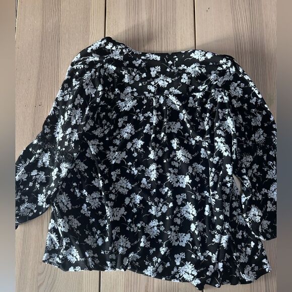 Lane Bryant Floral Boho black & white keyhole neckline  silver button - Sz 26/28 - Picture 6 of 6